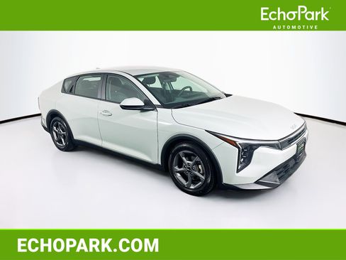 Used 2025 Kia K4 LXS FWD image 1