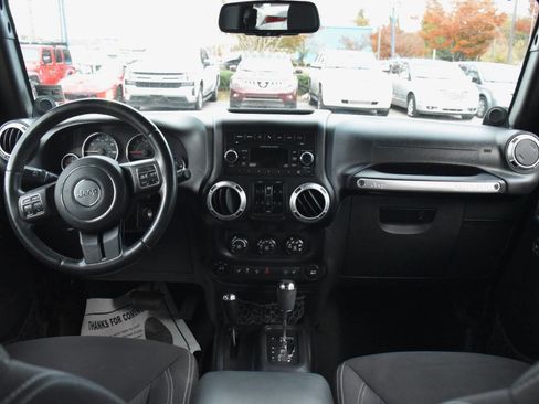 Used 2014 Jeep Wrangler Unlimited Sahara w/ Max Tow Package AWD/4WD image 14
