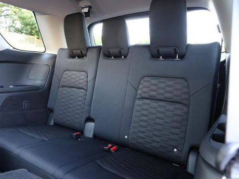 Certified 2025 Nissan Pathfinder SV w/ SV Premium Package FWD image 28