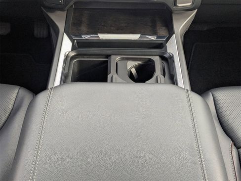 Used 2023 Ford F450 Lariat image 19