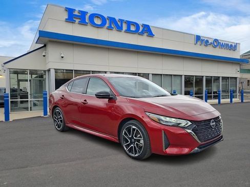 Used 2025 Nissan Sentra SR w/ SR Premium Package image 3