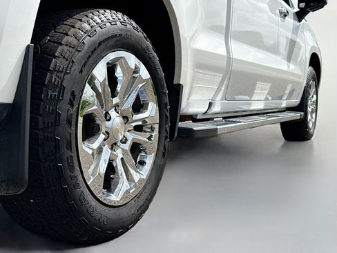 Used 2024 Chevrolet Silverado 1500 LTZ AWD/4WD image 16