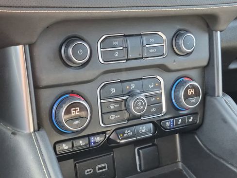 Used 2023 Chevrolet Suburban Premier AWD/4WD image 17