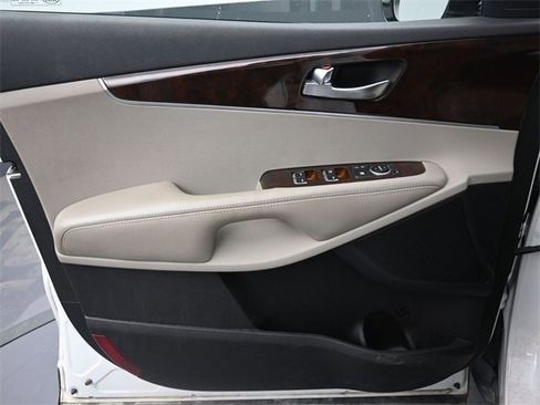 Used 2016 Kia Sorento EX image 11