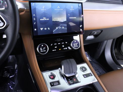 Used 2023 Jaguar F-PACE R-Dynamic S image 28