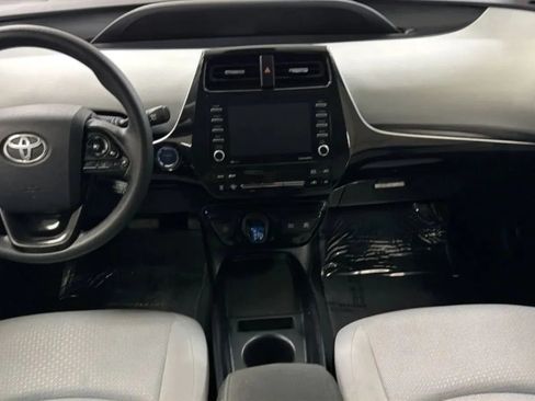 Used 2022 Toyota Prius LE FWD image 16