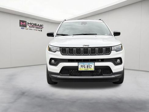 Used 2025 Jeep Compass Latitude w/ Convenience Group AWD/4WD image 3
