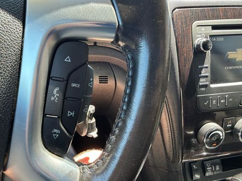 Used 2017 Chevrolet Traverse LT w/ Style and Technology Package FWD image 20