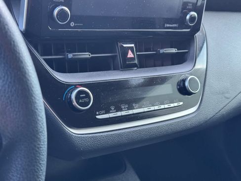 Used 2021 Toyota Corolla LE image 12