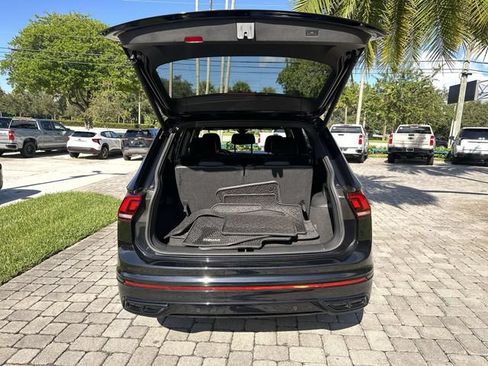 Used 2022 Volkswagen Tiguan SE R-Line FWD image 28