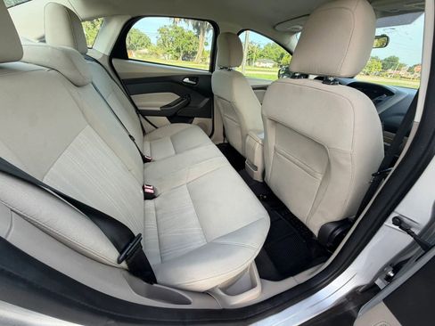 Used 2017 Ford Focus SE FWD image 16