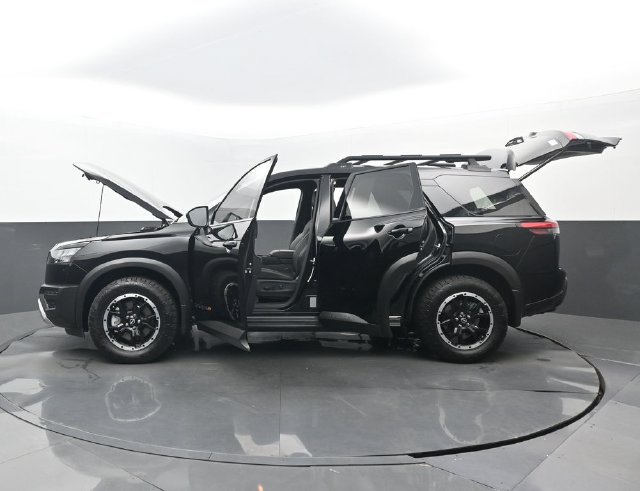 Used 2025 Nissan Pathfinder Rock Creek AWD/4WD image 32
