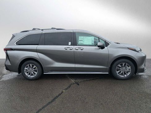 New 2026 Toyota Sienna XLE AWD/4WD image 2