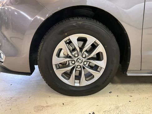 Used 2024 Toyota Sienna XLE image 19