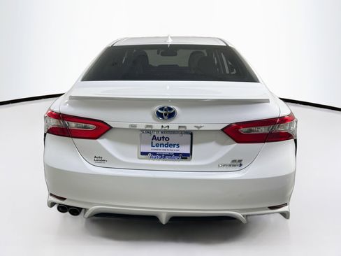 Used 2019 Toyota Camry SE w/ Sunroof Package image 6