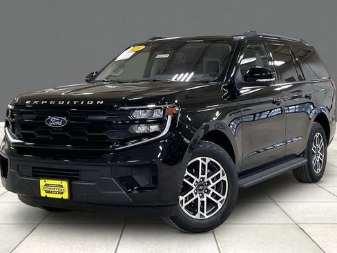 Certified 2025 Ford Expedition Active image 2