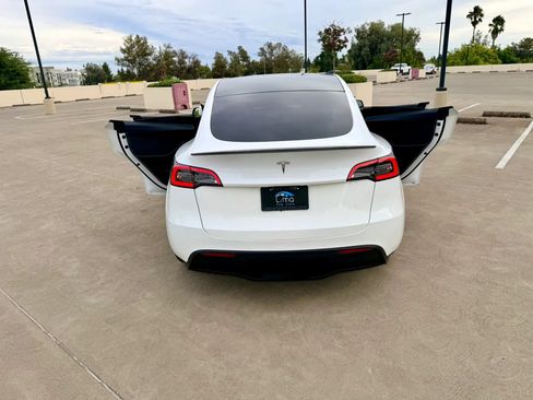 Used 2022 Tesla Model Y Performance AWD/4WD image 34