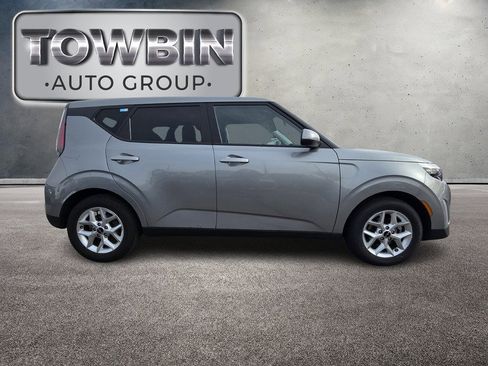 Certified 2024 Kia Soul LX w/ Option Group 015 FWD image 3