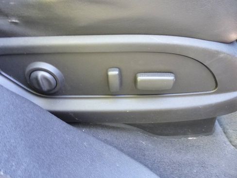 Used 2011 Buick Enclave CXL FWD image 48