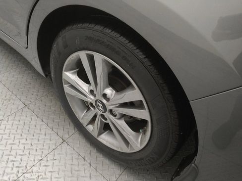 Used 2018 Hyundai Elantra Value Edition FWD image 31