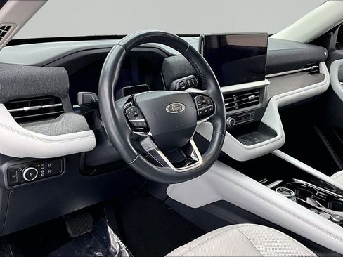 Certified 2025 Ford Explorer Platinum w/ LUX Leather Package AWD/4WD image 14