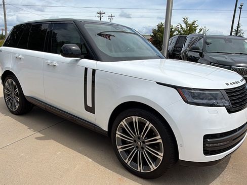 Used 2025 Land Rover Range Rover SE AWD/4WD image 5