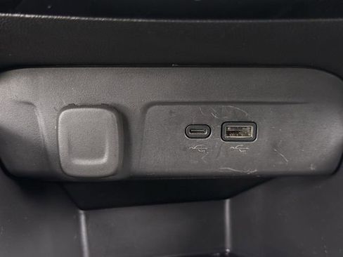 Certified 2025 Chevrolet Trax LT image 24