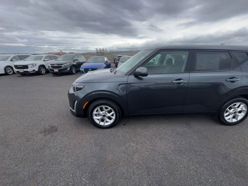 Used 2025 Kia Soul LX w/ LX Technology Package FWD image 9