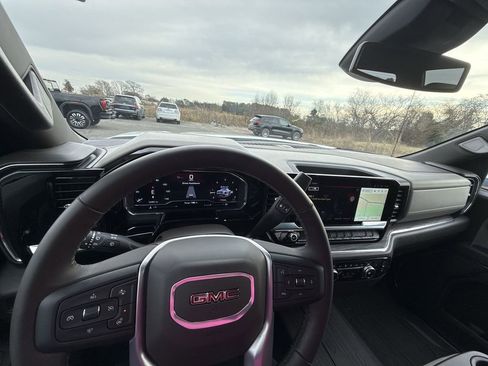 Used 2024 GMC Sierra 1500 SLT image 16