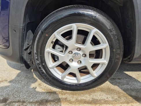 Used 2021 Jeep Renegade Latitude w/ Luxury Group I FWD image 23