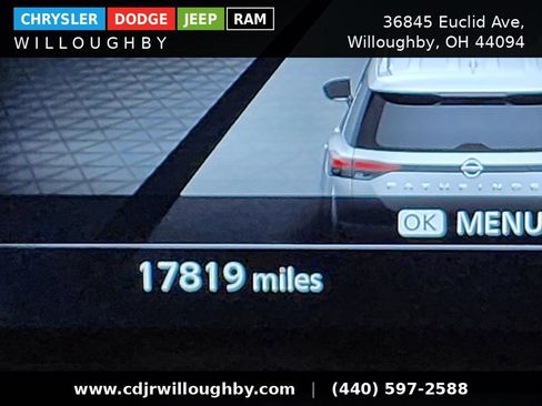 Used 2025 Nissan Pathfinder Platinum AWD/4WD image 19