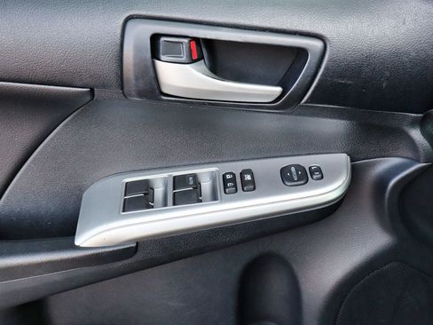 Used 2014 Toyota Camry SE w/ Moonroof Package FWD image 30