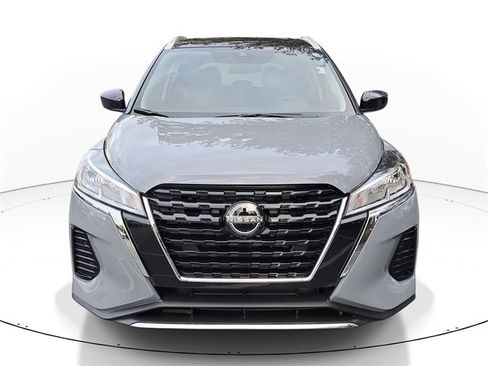 Used 2024 Nissan Kicks SV image 2