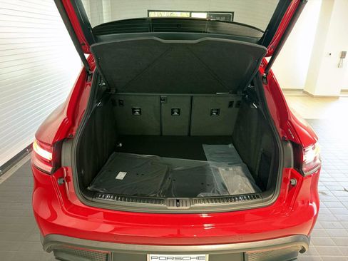 New 2026 Porsche Macan image 13