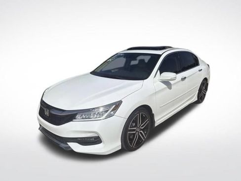 Used 2017 Honda Accord Touring image 8