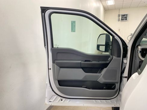 New 2024 Ford F550 4x4 Regular Cab Super Duty image 17