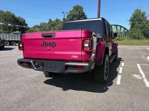 Certified 2024 Jeep Gladiator Sport AWD/4WD image 7