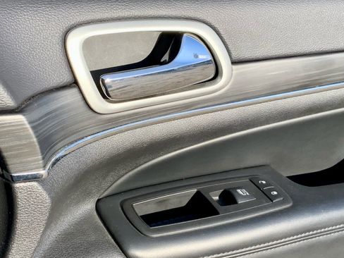 Used 2021 Jeep Grand Cherokee Limited w/ Luxury Group II image 49