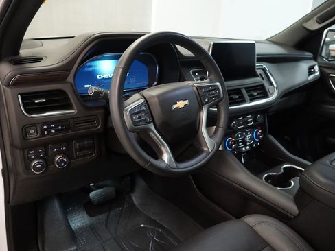 Certified 2024 Chevrolet Suburban LT w/ Luxury Package image 5