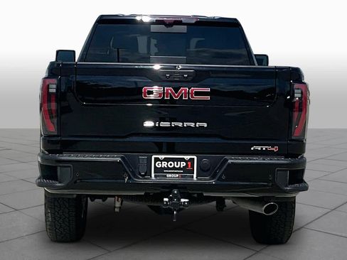 Used 2025 GMC Sierra 2500 AT4 w/ Technology Package AWD/4WD image 4