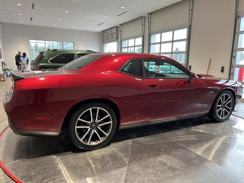 Used 2023 Dodge Challenger R/T image 9