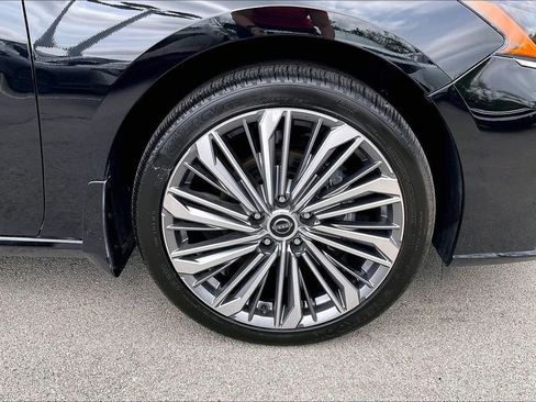 Used 2024 Nissan Altima 2.5 SL image 11