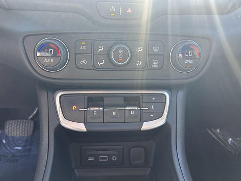 Certified 2024 GMC Terrain SLT AWD/4WD image 12