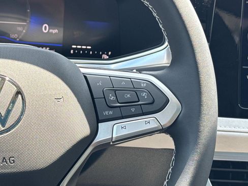 New 2025 Volkswagen Taos SE image 9