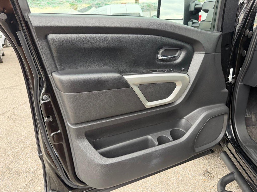 Used 2022 Nissan Titan SV AWD/4WD image 15