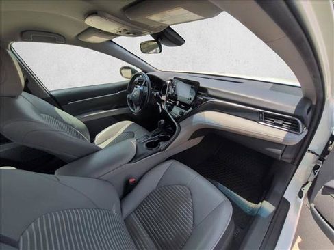 Used 2022 Toyota Camry SE FWD image 19