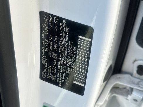 Certified 2025 Hyundai Elantra SEL image 31