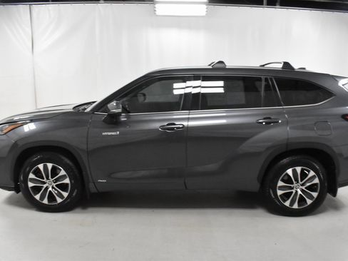 Used 2020 Toyota Highlander XLE image 8