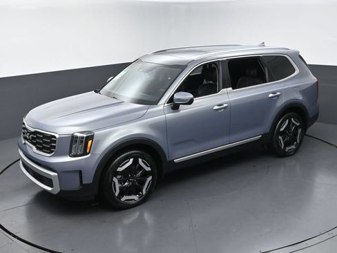 Used 2025 Kia Telluride S FWD image 43