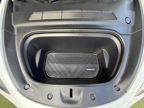 Used 2023 Tesla Model Y Long Range image 33